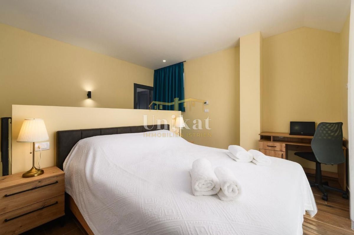 Vila z dvema stanovanjski enotama - pogled na morje